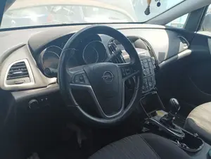OPEL ASTRA J BERLINA 5P foto 11