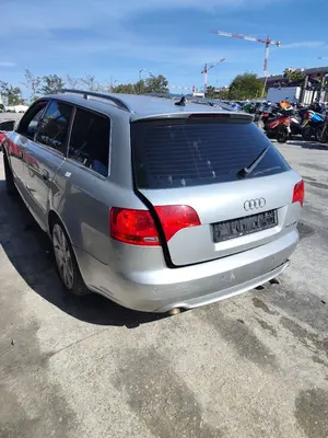 AUDI A4 AVANT (8E) foto 4