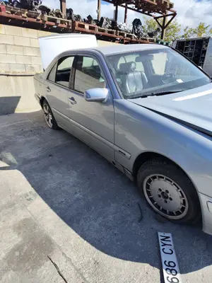 MERCEDES-BENZ CLASE E (BM 210) BERLINA foto 5