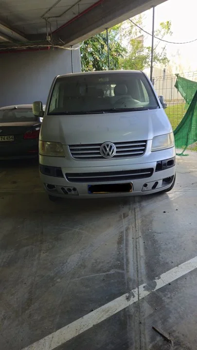 VOLKSWAGEN T5 TRANSPORTER BUS (7H)