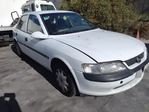 OPEL VECTRA B BERLINA foto 4