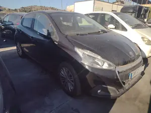 PEUGEOT 208 foto 2