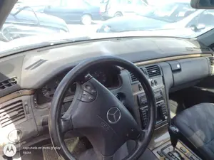 MERCEDES-BENZ CLASE E (BM 210) BERLINA foto 5