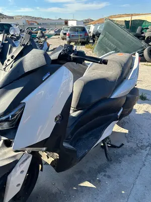 YAMAHA X-MAX 300 foto 4