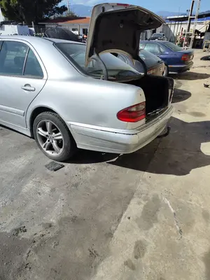 MERCEDES-BENZ CLASE E (BM 210) BERLINA foto 6