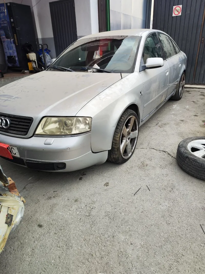 AUDI A6 BERLINA (4B2)