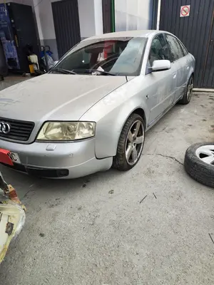 AUDI A6 BERLINA (4B2) foto 1