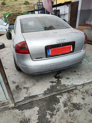 AUDI A6 BERLINA (4B2) foto 6