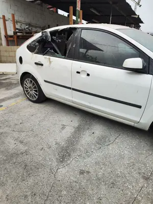 FORD FOCUS BERLINA (CAP) foto 6