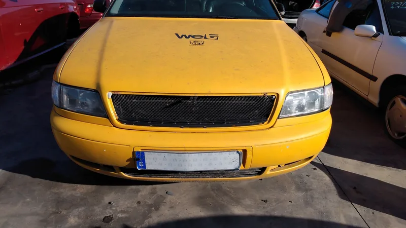 AUDI A8 (D2)