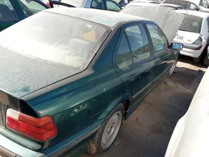 BMW SERIE 3 BERLINA (E36) foto 5