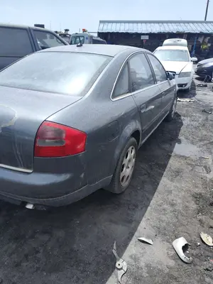 AUDI A6 BERLINA (4B2) foto 3