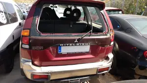 MITSUBISHI MONTERO (V60/V70) foto 3