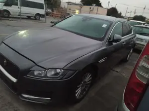 JAGUAR XF foto 2