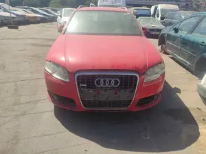 AUDI A4 AVANT (8E) foto 1