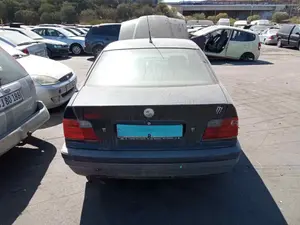 BMW SERIE 3 BERLINA (E36) foto 6