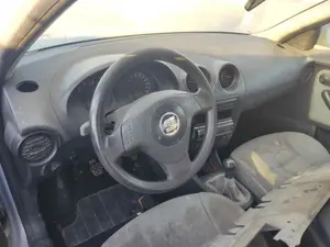 SEAT CORDOBA BERLINA (6L2) foto 2