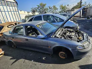 OPEL VECTRA B BERLINA foto 2