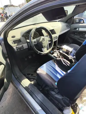 OPEL ASTRA H GTC foto 7