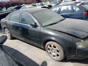 AUDI A6 BERLINA (4B2) foto 2