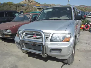 MITSUBISHI MONTERO (V60/V70) foto 1
