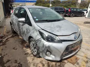 TOYOTA YARIS (P13) foto 2