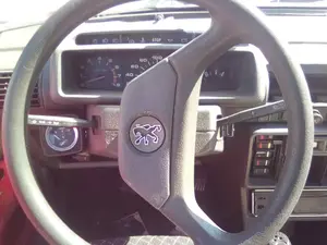 PEUGEOT 205 BERLINA foto 2