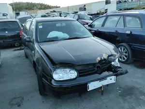 VOLKSWAGEN GOLF IV BERLINA (1J1)(10.1997) foto 1