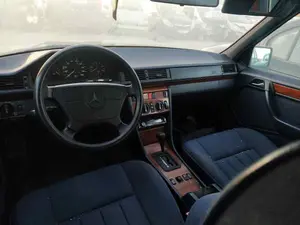 MERCEDES-BENZ CLASE E (BM 124) BERLINA foto 5