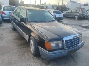 MERCEDES-BENZ CLASE 124 (BM 124) BERLINA foto 6