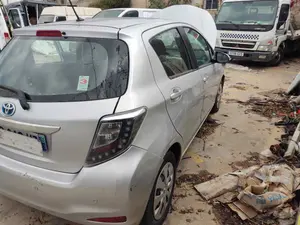 TOYOTA YARIS (P13) foto 3