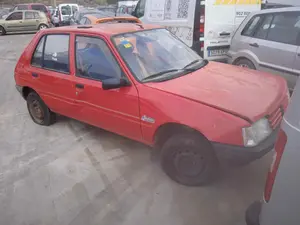 PEUGEOT 205 BERLINA foto 3