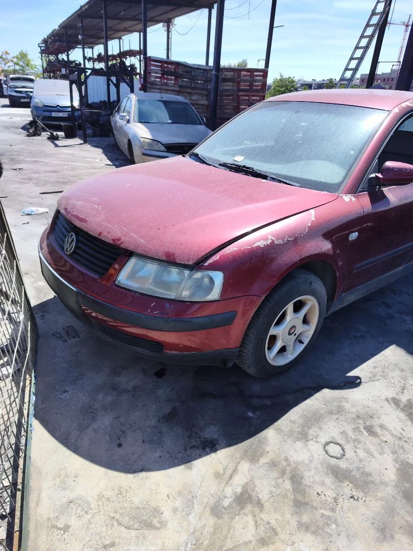 VOLKSWAGEN PASSAT BERLINA (3B2)