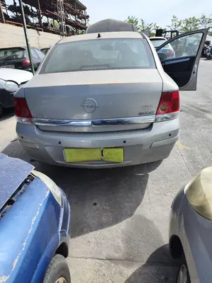 OPEL ASTRA H BERLINA foto 6