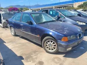 BMW SERIE 3 BERLINA (E36) foto 3
