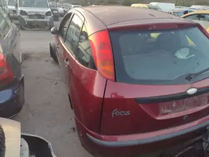 FORD FOCUS BERLINA (CAK) foto 2