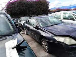 RENAULT LAGUNA III BERLINA foto 2