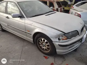 BMW SERIE 3 BERLINA (E46) foto 2