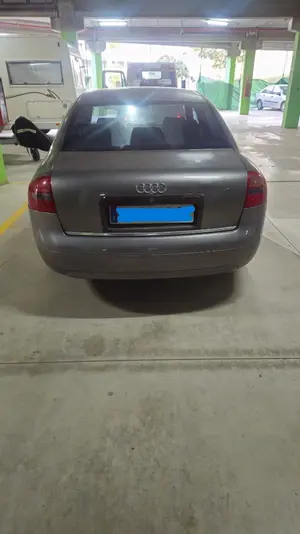 AUDI A6 BERLINA (4B2) foto 2