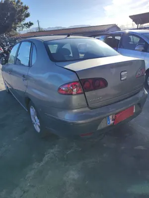 SEAT CORDOBA BERLINA (6L2) foto 4