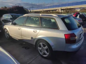 AUDI A4 AVANT (8E) foto 2
