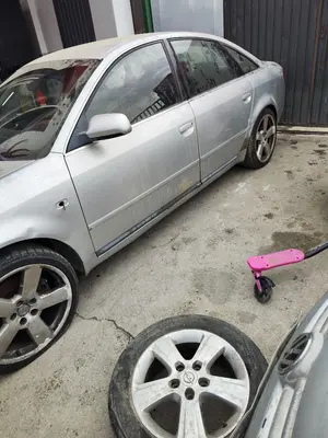 AUDI A6 BERLINA (4B2) foto 2