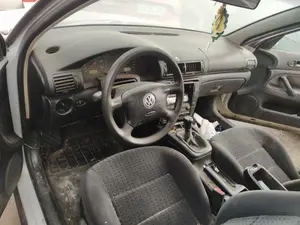 VOLKSWAGEN PASSAT BERLINA (3B2) foto 5