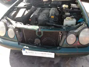 MERCEDES-BENZ CLASE E (BM 210) BERLINA foto 1