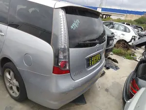 MITSUBISHI GRANDIS (NA0W) foto 2