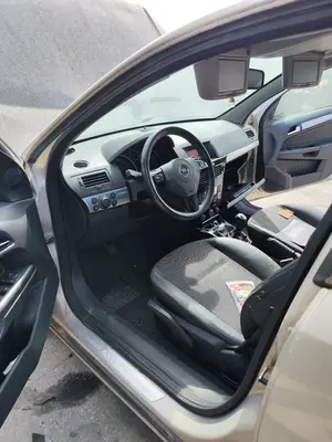 OPEL ASTRA H BERLINA foto 9