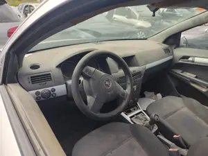 OPEL ASTRA H GTC foto 2