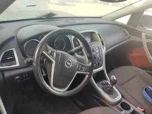 OPEL ASTRA J BERLINA 5P foto 6