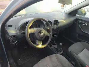 SEAT IBIZA (6L1) foto 2