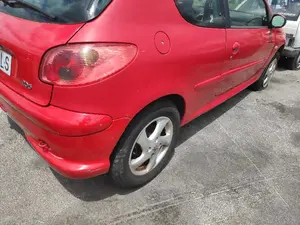 PEUGEOT 206 BERLINA 4-PT. foto 8